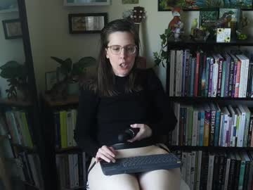 ellynaomi
