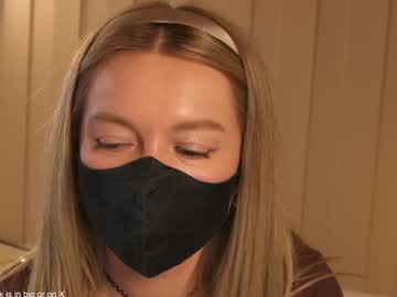 blondehottiek