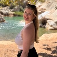 Busty-Ellie