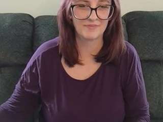 bustyhousewife